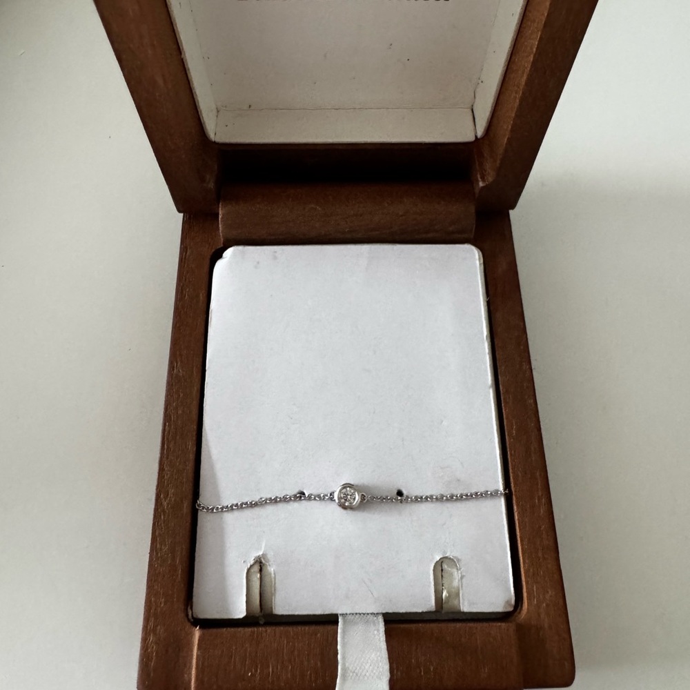 18k white gold diamond bezel bracelet